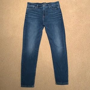 Lucky brand mid rise skinny jeans medium blue size 12